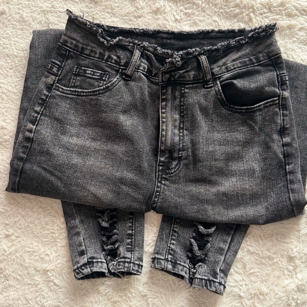 Stylish Black Distressed Women Jeans